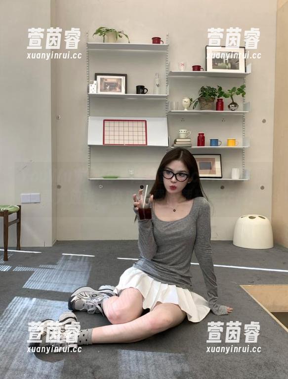 YouWu尤物馆-陆萱萱Cecilia YouWu尤物馆 - 陆萱萱Cecilia水手服写真大放送,快来免费下载精美作品!