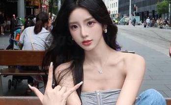 让我们一起欣赏asagiriai(爱ちゃん)的毛绒外套与精彩cos套图