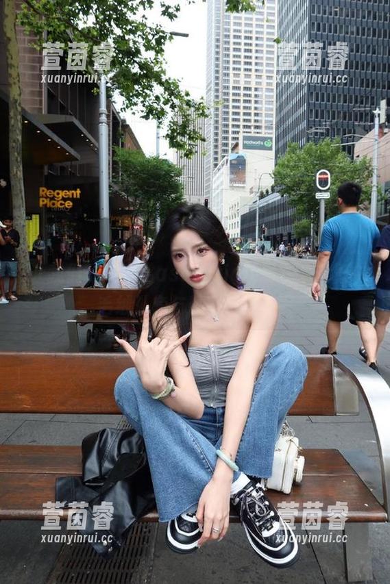让我们一起欣赏asagiriai(爱ちゃん)的毛绒外套与精彩cos套图