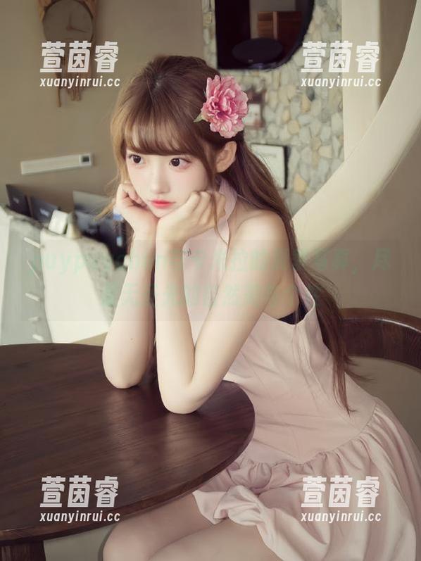 puypuychen与卡米拉的夏季写真，尽显无圣光的自然美与个性