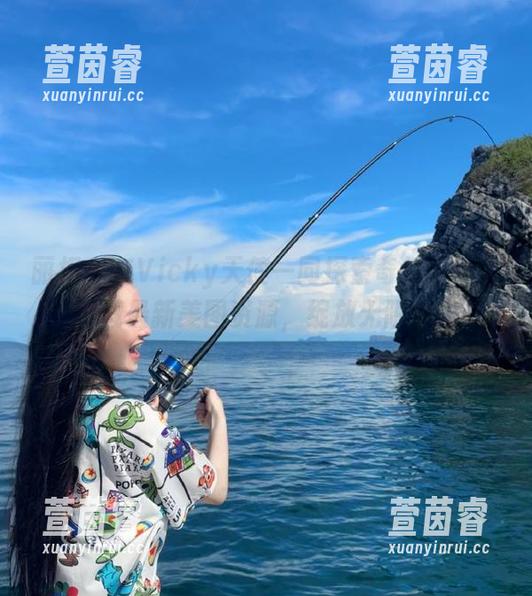 丽柜 - 与Vicky天使一同探索奇幻世界，下载最新美图资源，绽放无限魅力