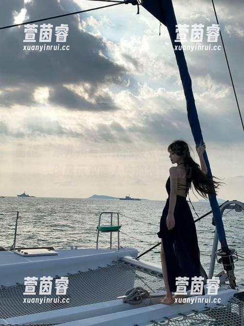 丽柜-凉儿 丽柜 - 凉儿携最新作品集《双生花》,为你展示双面人生的独特魅力