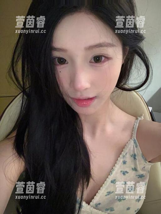 丽柜-可馨 丽柜 - 探秘可馨的网袜作品,立即下载免费资源,感受她的独特魅力!
