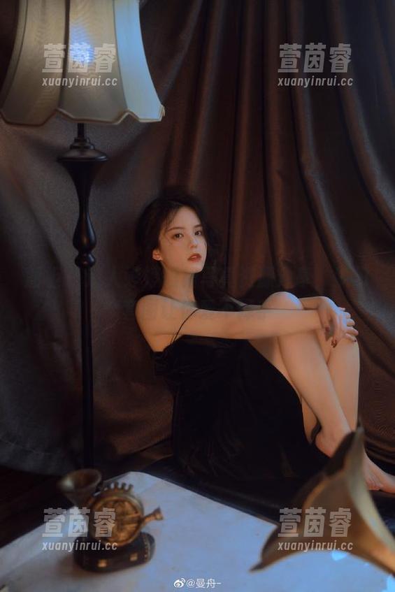 丽柜 - 迷人婷婷短裙写真资源分享，梦幻套图让你爱不释手