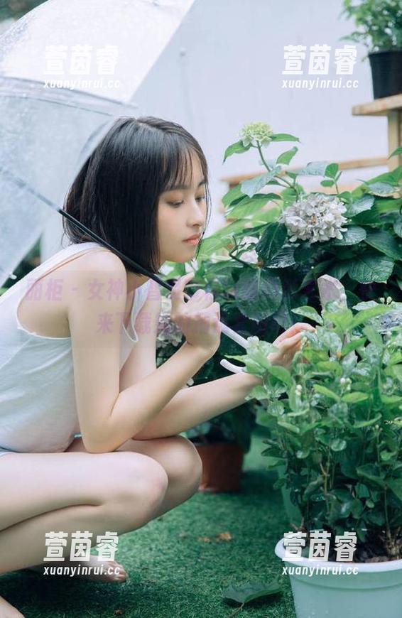 丽柜 - 女神小智贤带你领略摄影艺术，快来下载她的精选套图吧！