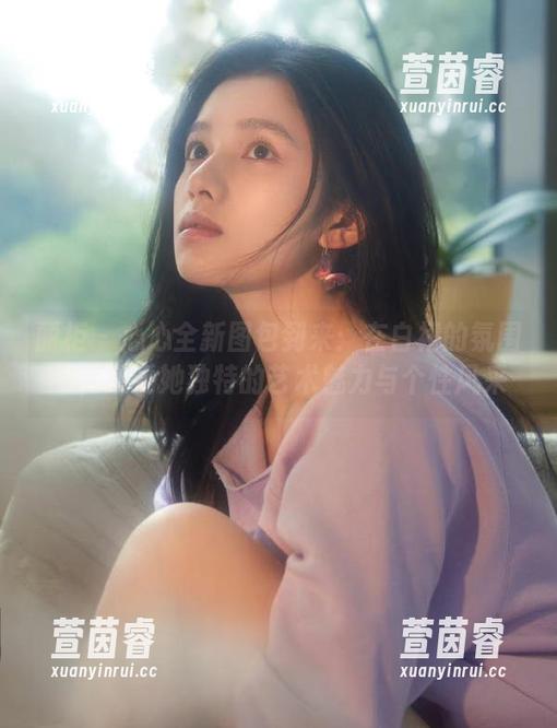丽柜 - 心心全新图包到来：在白裙的氛围中，感受她独特的艺术魅力与个性风采