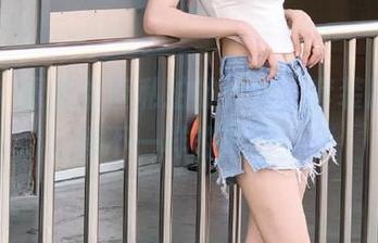 丽柜 – 跟随怡萱私拍的步伐，套装原图诠释不一样的风情！