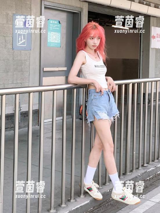 丽柜-怡萱 丽柜 - 跟随怡萱私拍的步伐,套装原图诠释不一样的风情!