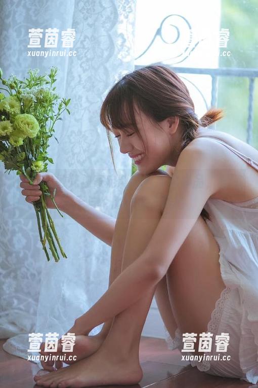 丽柜 - 敏儿独家定制白丝写真作品，展现无与伦比的时尚风范