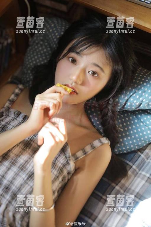 丽柜 - 白云的最新写真作品集，感受灰丝般的细腻与柔美！