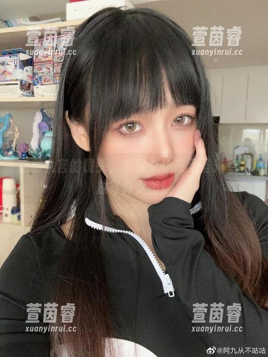 跟随九言的镜头，家政女仆在无圣光中绽放写真之美！