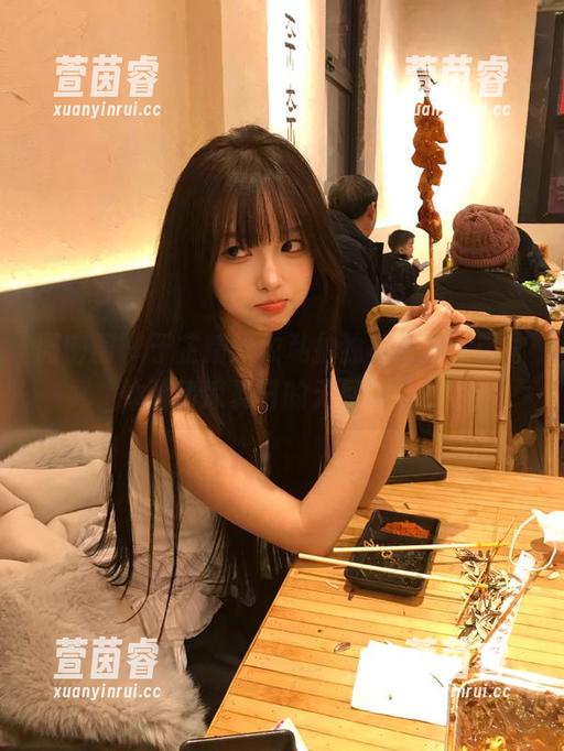微密圈 - 于芷晴泳衣私拍独家资源，带你体验清凉夏日的无尽诱惑！