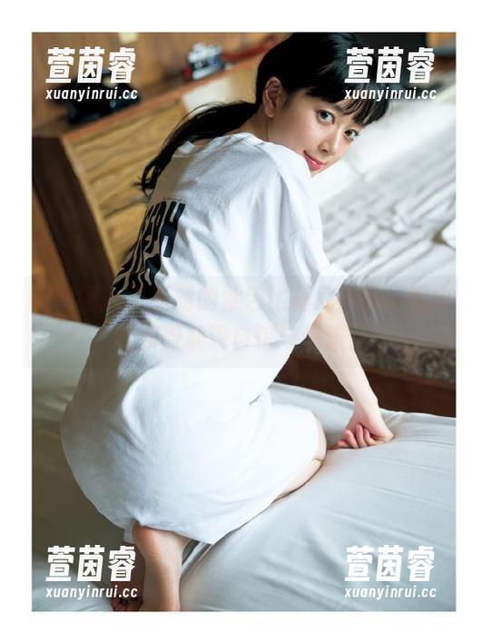 微密圈 - 于芷晴的紫色比基尼作品，观看她如何展现自信与优雅！