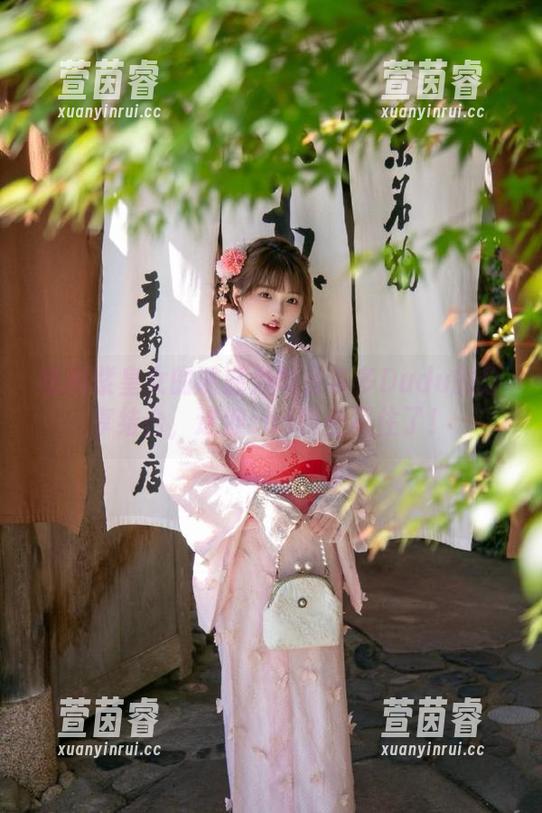 氛围紫皇女的诱惑力与余多多Dudu的分享结合，这波cos我坐不住了！