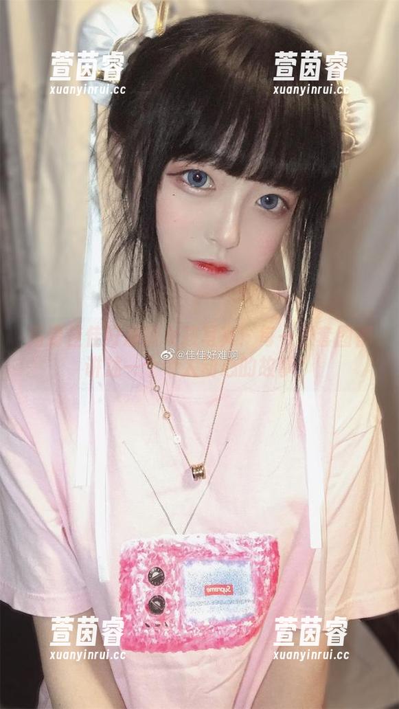 高清佳佳好难啊女孩写真：每一张套图都讲述一个令人动心的故事！