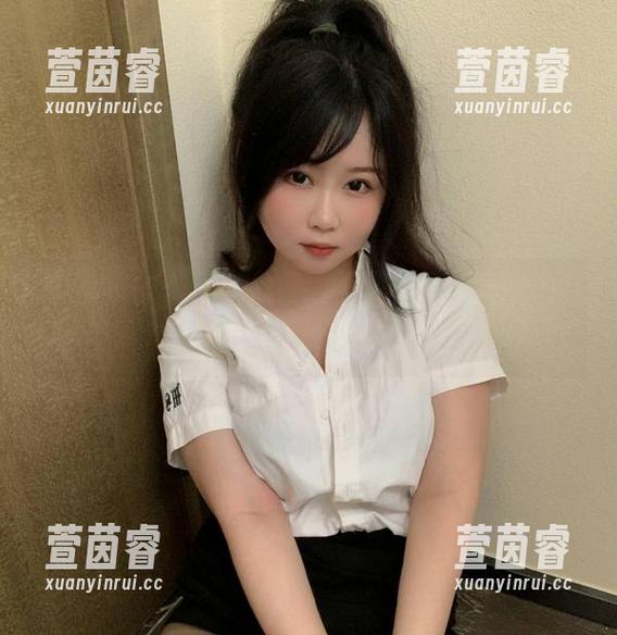揭秘依依超级懒女王最新写真合集，懒散也能做出女王风范！