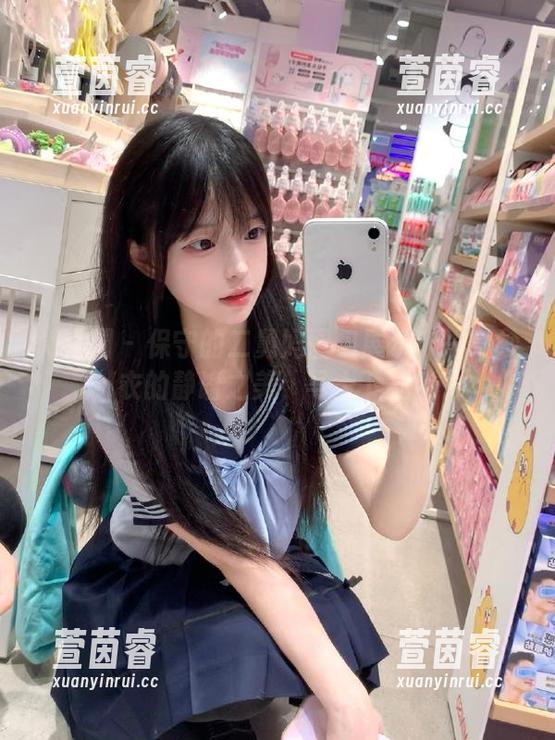微密圈 - 保守的二舅妈图包展示：一身纱衣的静谧之美，马上下载！