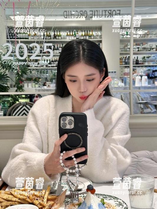 微密圈 - 探索“保守的二舅妈”的职业装风格，精彩套图分享不容错过！