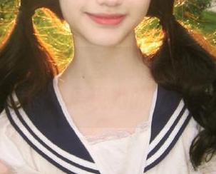 克拉女神 – 真实自然：嘉萌脱鞋量脚无圣光原图，展现她的生活美学