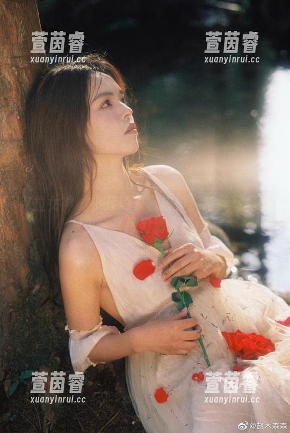 克拉女神-小芹 克拉女神 - 小芹的夏日故事:精美写真图包分享尽显清凉风情