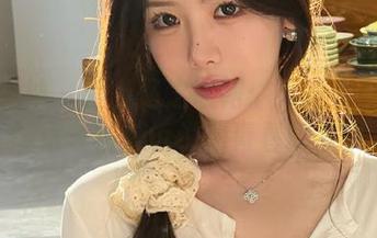 克拉女神 – 爱上忆之短裙：无圣光美图中的每一帧都诉说着青春的故事