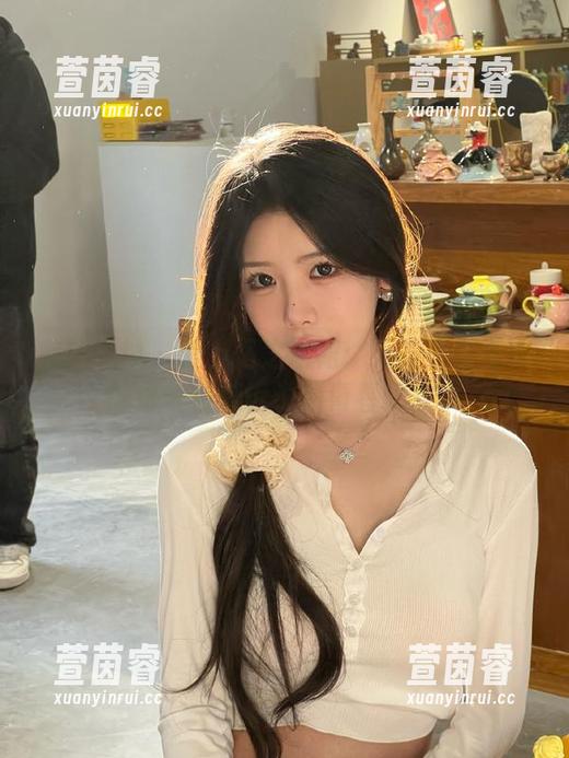 克拉女神 - 爱上忆之短裙：无圣光美图中的每一帧都诉说着青春的故事