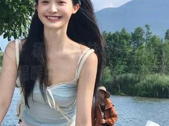 克拉女神 – 杨暖的棉袜写真合集分享，让你在温暖中发现时尚的无限可能