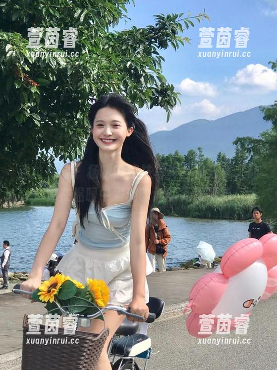 克拉女神 - 杨暖的棉袜写真合集分享，让你在温暖中发现时尚的无限可能