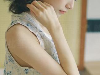 克拉女神 – 集合夏季时尚与个人魅力，汤怡定制比基尼图片带给你视觉盛宴！