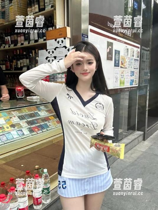 克拉女神 - 追寻职场风尚：璇子职业装的原图揭秘与图册欣赏