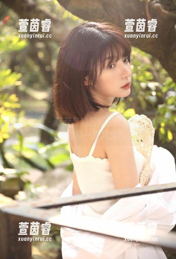 克拉女神-菲菲 克拉女神 - 菲菲与她的红裙:图库写真中流淌的每一缕风情!
