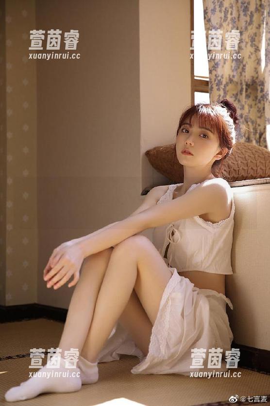 兔几盟 - K8傲娇萌萌Vivian长腿图包私拍大放送，满足你对美的所有幻想！