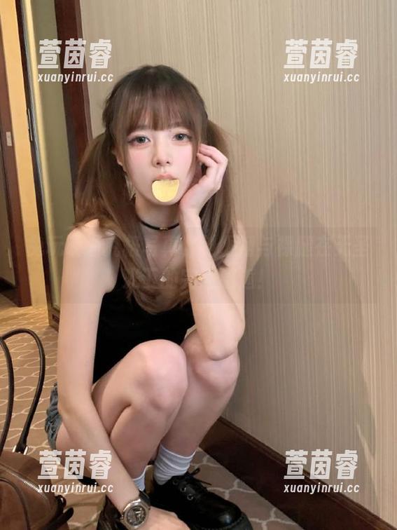 兔玩映画 兔玩映画究极写真,制服裙与裸腿在无圣光下的完美邂逅!
