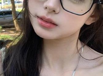 兔玩映画呈现：精美灰色格裙与白丝的写真免费资源合集