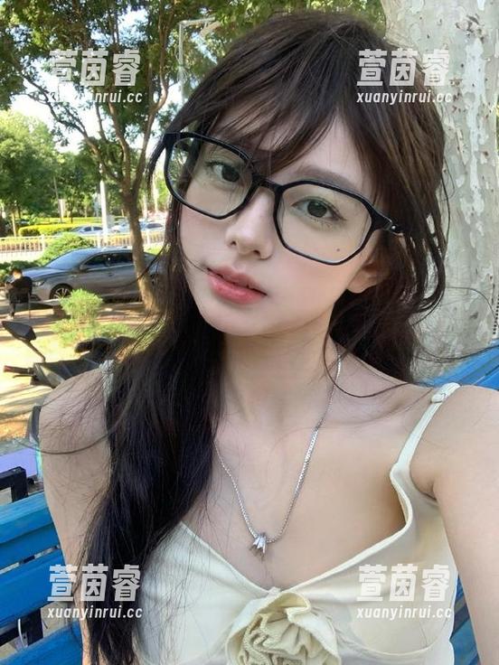 兔玩映画 兔玩映画呈现:精美灰色格裙与白丝的写真免费资源合集