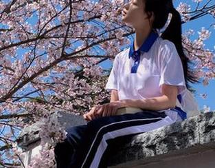 跃入兔玩映画泳池边的高清写真世界，让你的夏日回忆更加色彩斑斓！