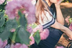 最新写真亮点：兔玩映画的紫红色格裙让你成为聚光灯下的焦点