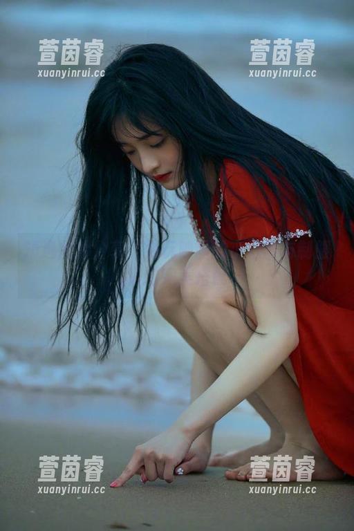 兔玩映画 精选图片分享:兔玩映画的小细腿与制服裙的完美搭配