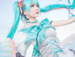揭开北之北的魅力面纱：美足精选写真集，尽显时尚态度！