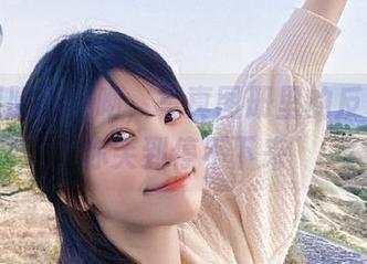 穿着制服的卜呦，写真图册里的反差萌让你笑到停不下来