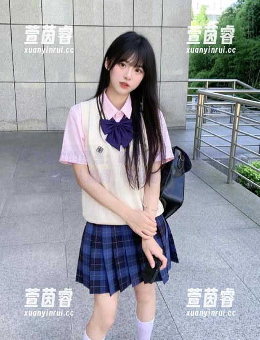 喵糖映画 纯白浴巾的诱惑:喵糖映画写真图册中展现迷人瞬间,唤醒你的幻想!