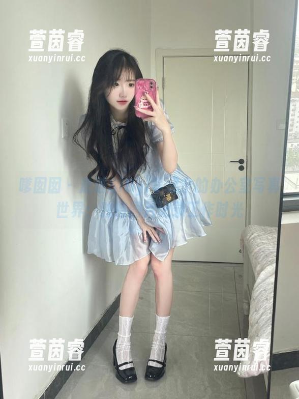 嗲囡囡-SiByl李思宁 嗲囡囡 - 走进SiByl李思宁的办公室写真世界:独特图片记录工作时光