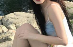 嗲囡囡 – 每一张照片都让人心动，还是陈梵妮的女友美图真是画中美人！