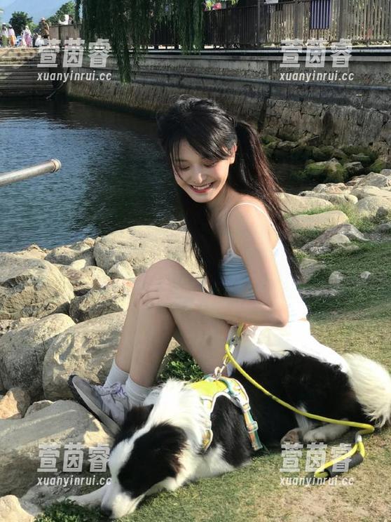 嗲囡囡 - 每一张照片都让人心动，还是陈梵妮的女友美图真是画中美人！