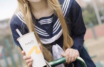 嗷呜虎虎的视觉狂欢：间谍过家家与约尔兔女郎cos合集不容错过！
