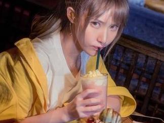探索修女主题的美图：在下萝莉控ii精选写真展现纯净与魅力