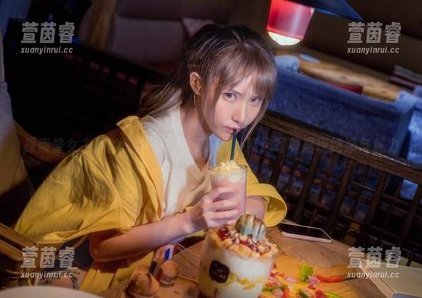 探索修女主题的美图：在下萝莉控ii精选写真展现纯净与魅力
