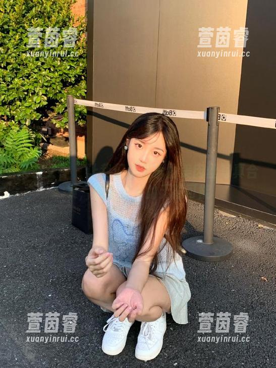 头条女神 - 让我们观看李由美肉丝写真合集，感受艺术的无限可能