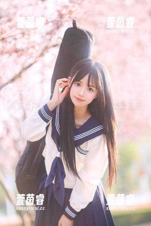 头条女神-李菲儿 头条女神 - 李菲儿温柔之美:一场无圣光图集里的视觉盛宴