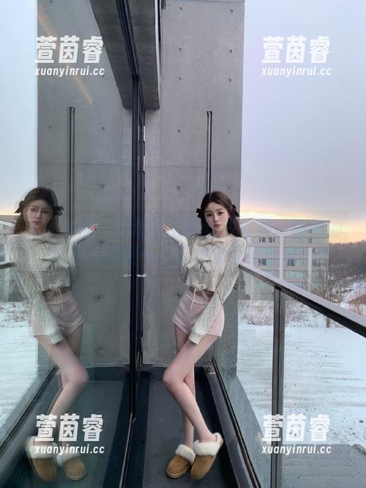 头条女神-草莓酱 头条女神 - 草莓酱的蕾丝写真集:让你的笑声与美丽一同绽放的趣味分享!